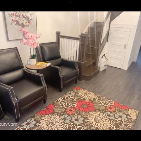 Brand New Bedroom With Tv Next Jhu Baltimore Exteriör bild